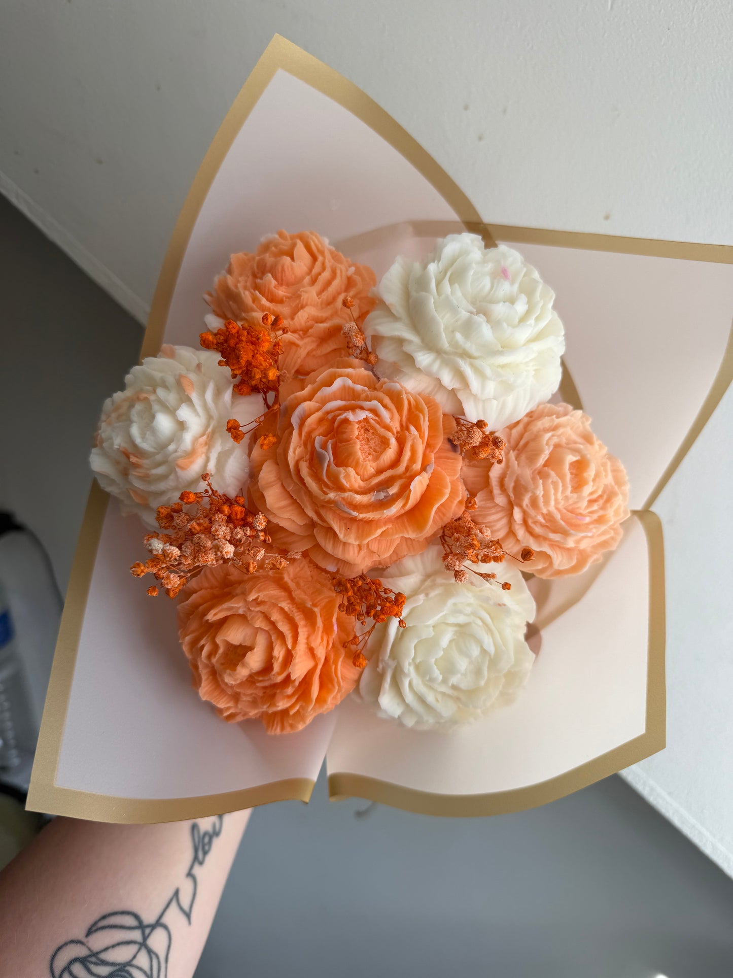 Bouquet de pivoines orange et blanc