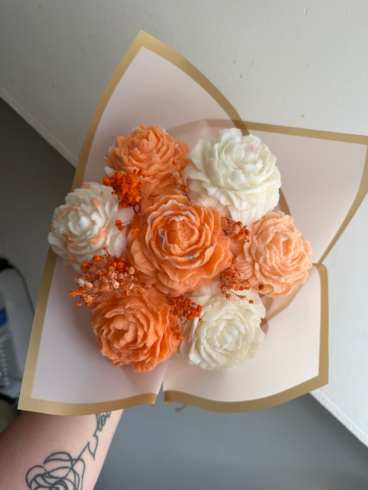 Bouquet de pivoines orange et blanc